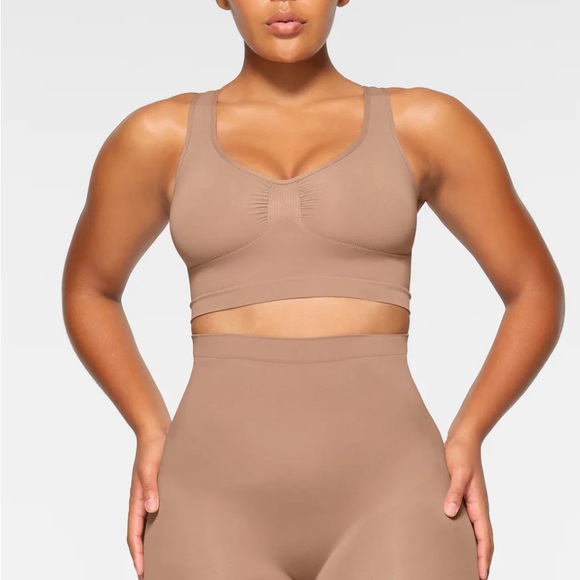 SKIMS Other - SKIMS Bralette, Seamless Sculpt Plunge Bra Strong Support